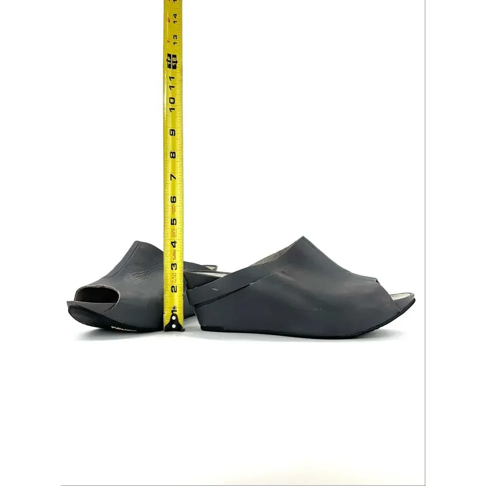 Tsubo Wedge Platform Sandal Size 7.5/38.5 Gray Leather Slide-In Comfort Heels